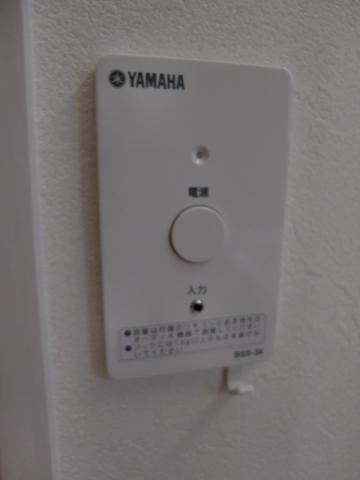 Bathroom. The bathroom contains the Yamaha speaker system. Please to relax and bathe while listening to music.