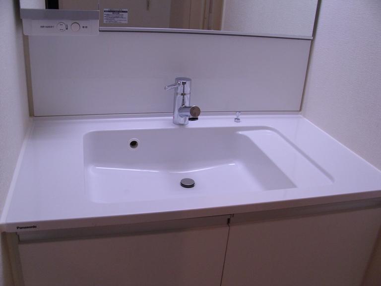 Wash basin, toilet. Indoor (11 May 2013) Shooting