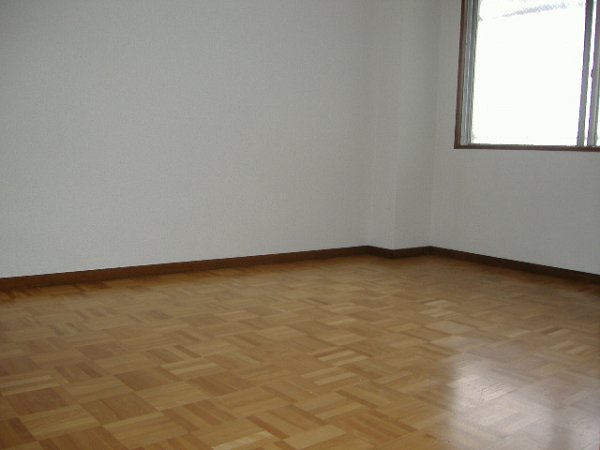 Other room space. North Western-style.