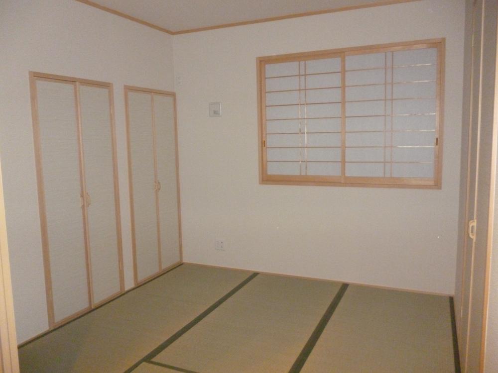 Non-living room. There are Japanese-style room is on the first floor