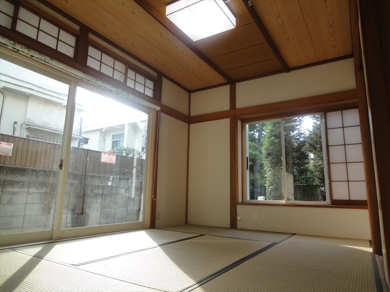 Non-living room. A serene Japanese-style. Day is good!