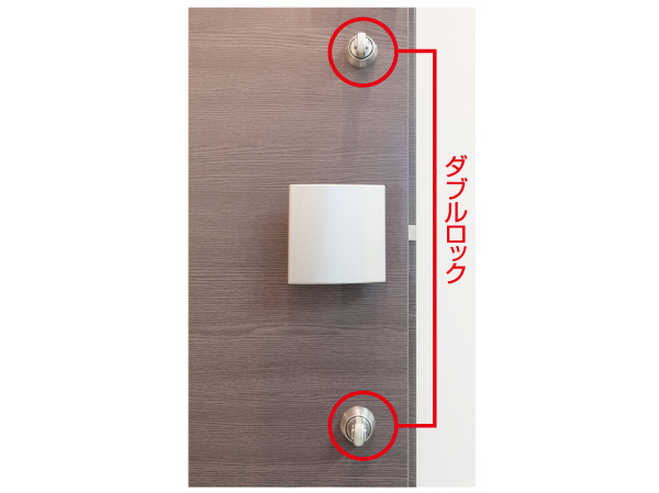 Security.  [Security considerations of the entrance door] Replication is adopted difficult progressive cylinder key (non-contact), Installation lock in two places. further, Sickle dead lock to deter illegal unlocking, Equipped with a thumb-turn once measures Tablets. (Photo double lock)