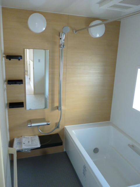 Same specifications photos (Other introspection). Ahead is an image of the finished bathroom. 