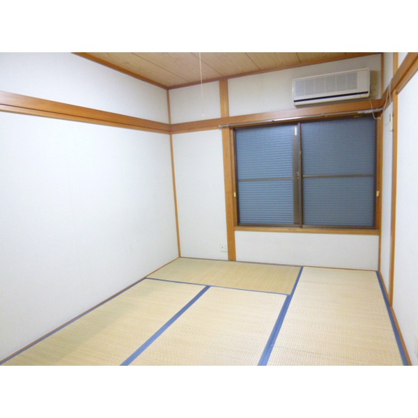 Other room space. Tatami to settle