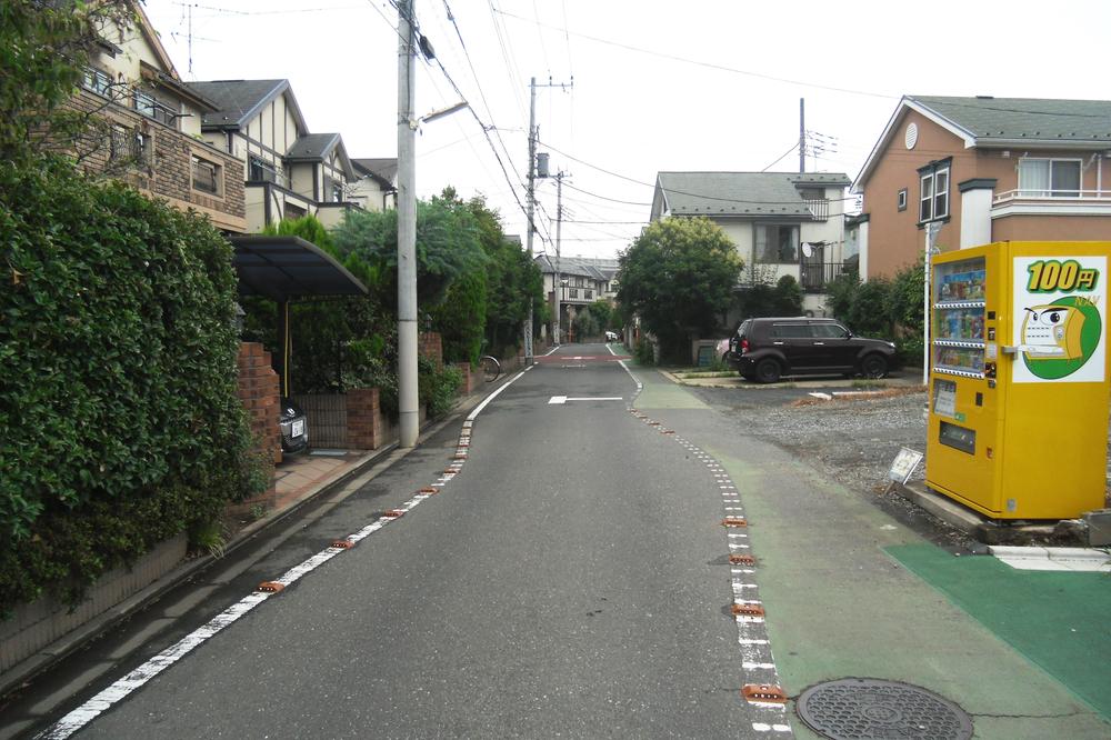 Local photos, including front road. Local entire surface of the road