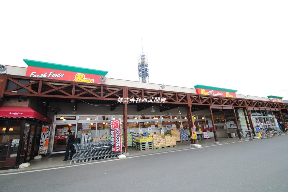 Supermarket. Until Pawarakusu 720m