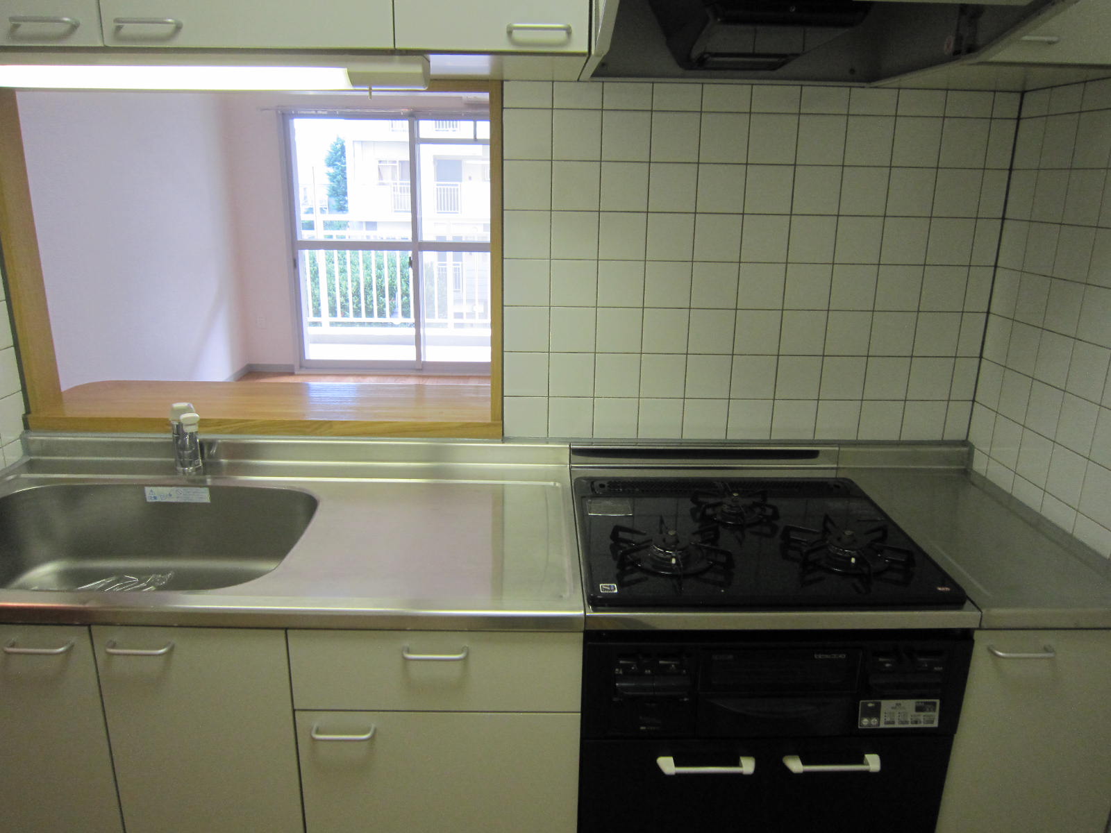Kitchen. Popular counter kitchen. Stove Installed.