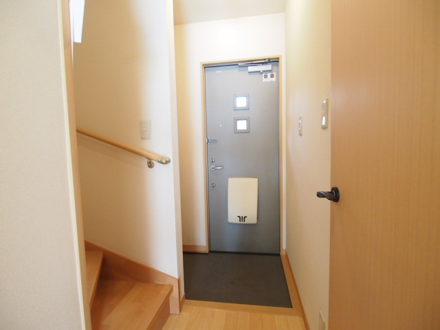 Entrance. There is room in width.