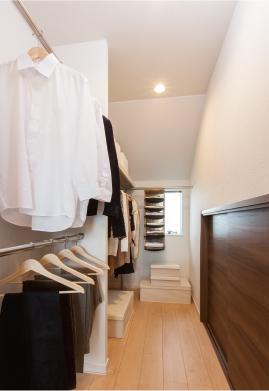 Model house photo. Bedding from clothing, Walk-in closet can be stored up to a large household goods. To achieve spacious space, Also improve function as a bedroom. (STAGE1 model house) ※ STAGE1, 30, 31 to set up a walk-in closet