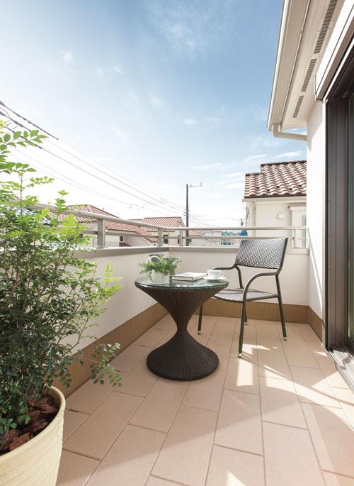 Model house photo. Spacious 2F roof balcony of that is, Under the blue sky, Guests can do fun time alone to read a book, Happy space that can be utilized in the family and various and relax while friends and afternoon tea scene. (STAGE1 model house)