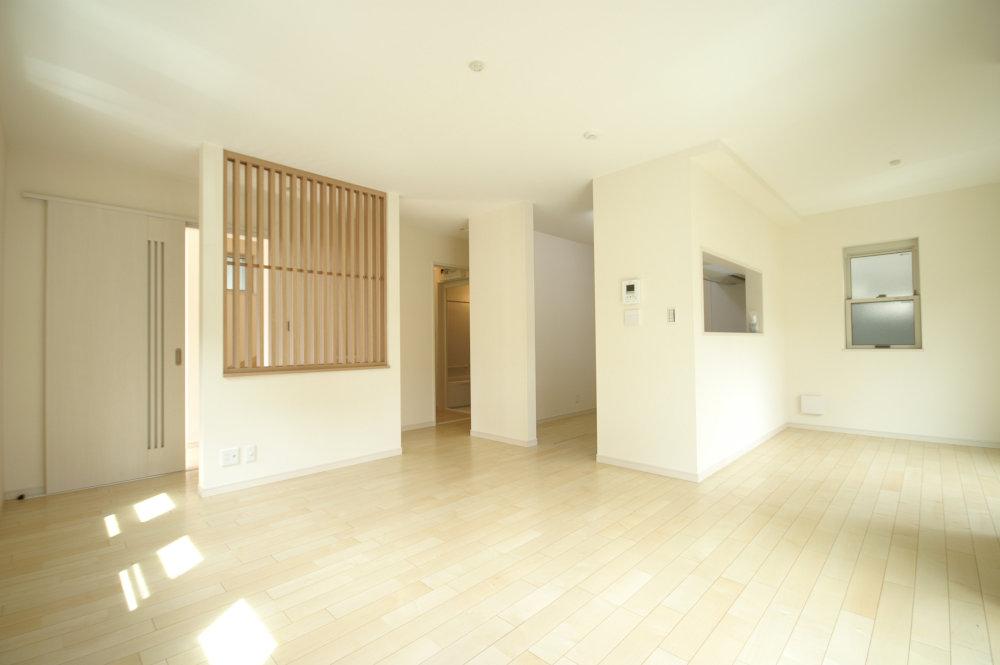 Same specifications photos (living). It will be the construction example of living. It comes with under-floor storage. 