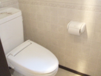 Toilet. Warm Rhett