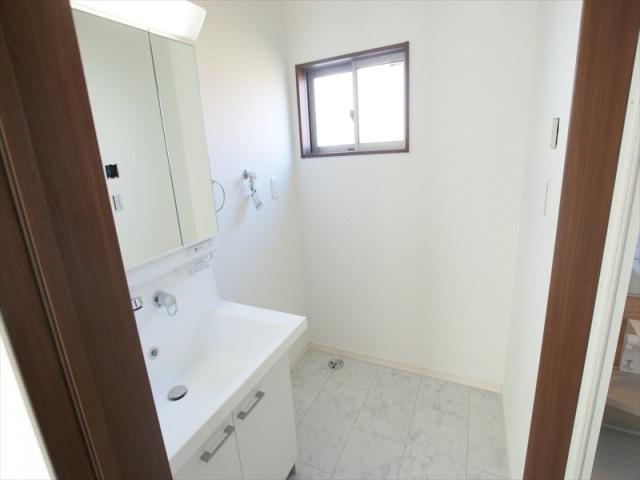 Wash basin, toilet. Is there is convenient housed in a three-sided mirror back
