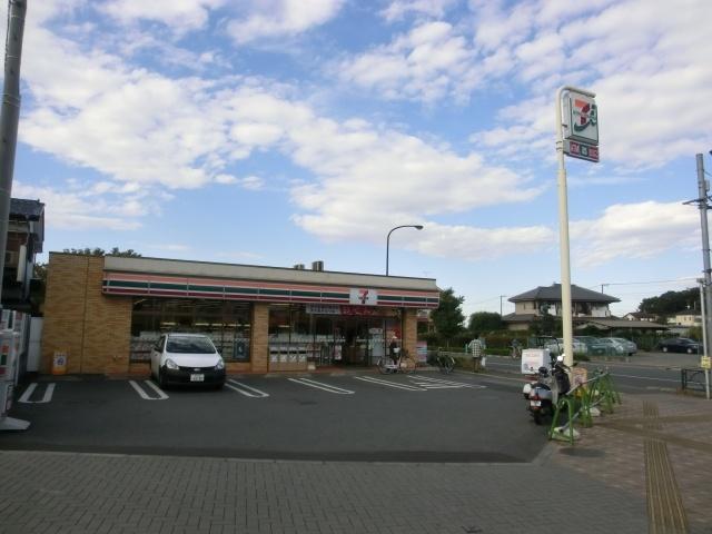 Convenience store. Seven-Eleven Shimohoya up to 3-chome 675m