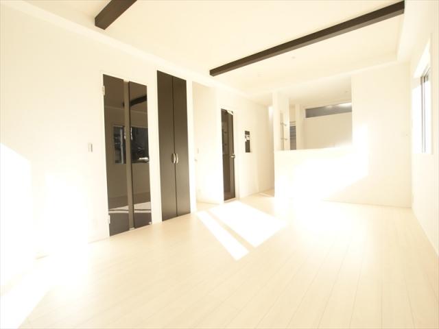 Living. It keeps the wax per non-wax flooring. Joinery (door) of the higher specification of the mirror surface material! 