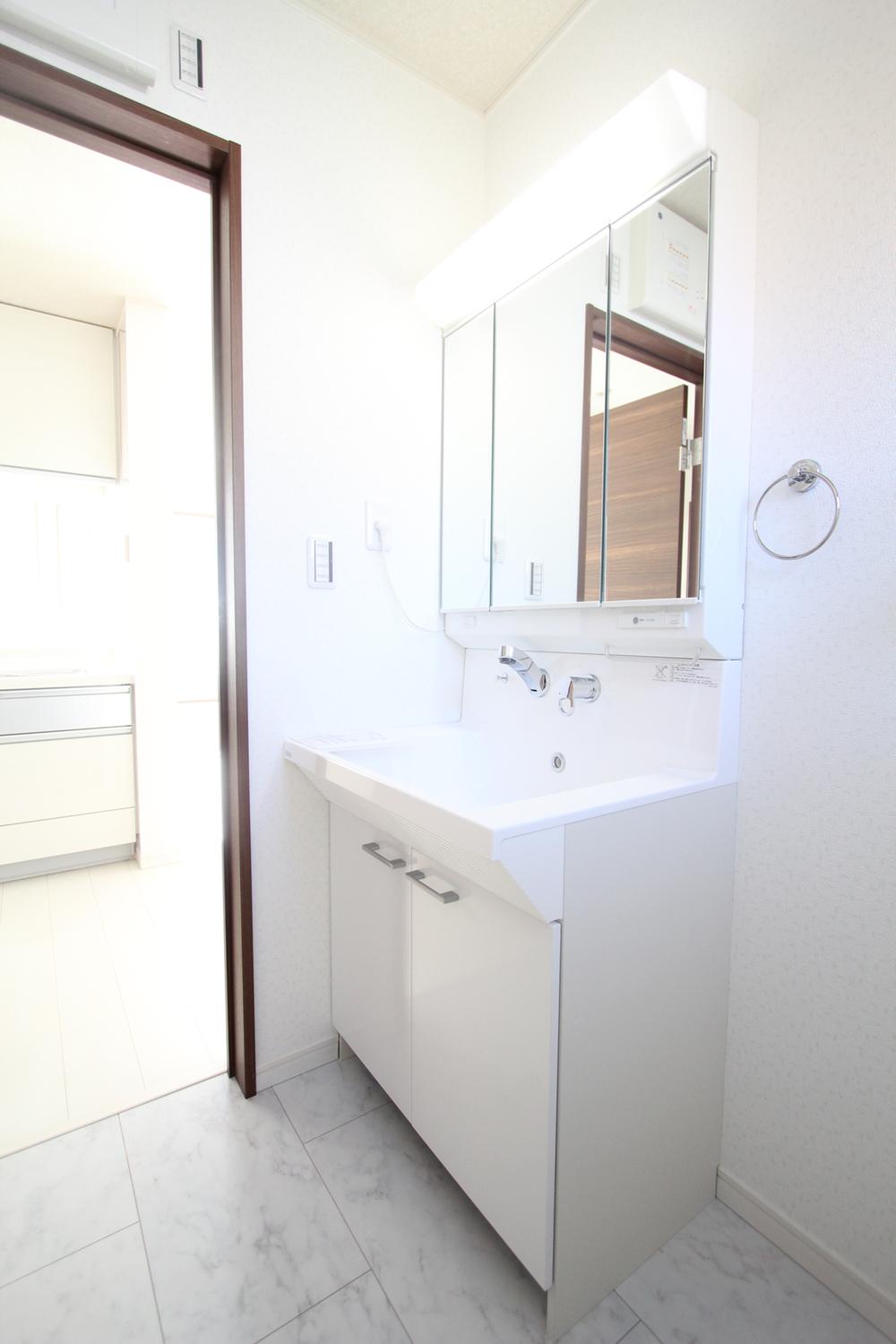 Wash basin, toilet