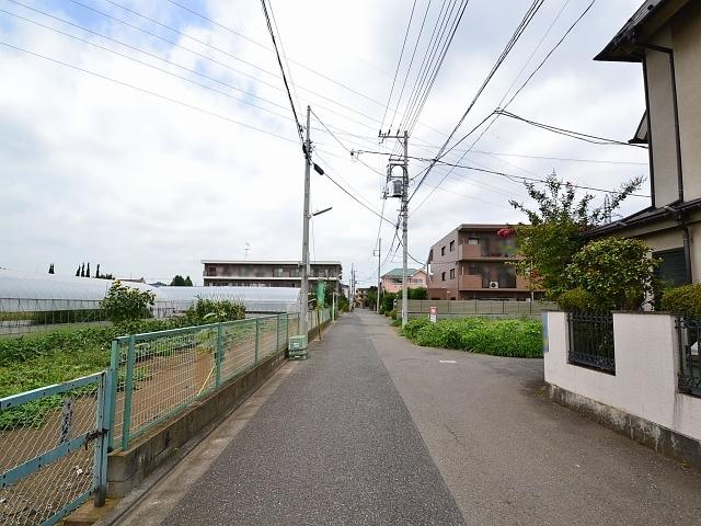 Local photos, including front road. Nishitokyo Mukodai-cho 2-chome, contact road