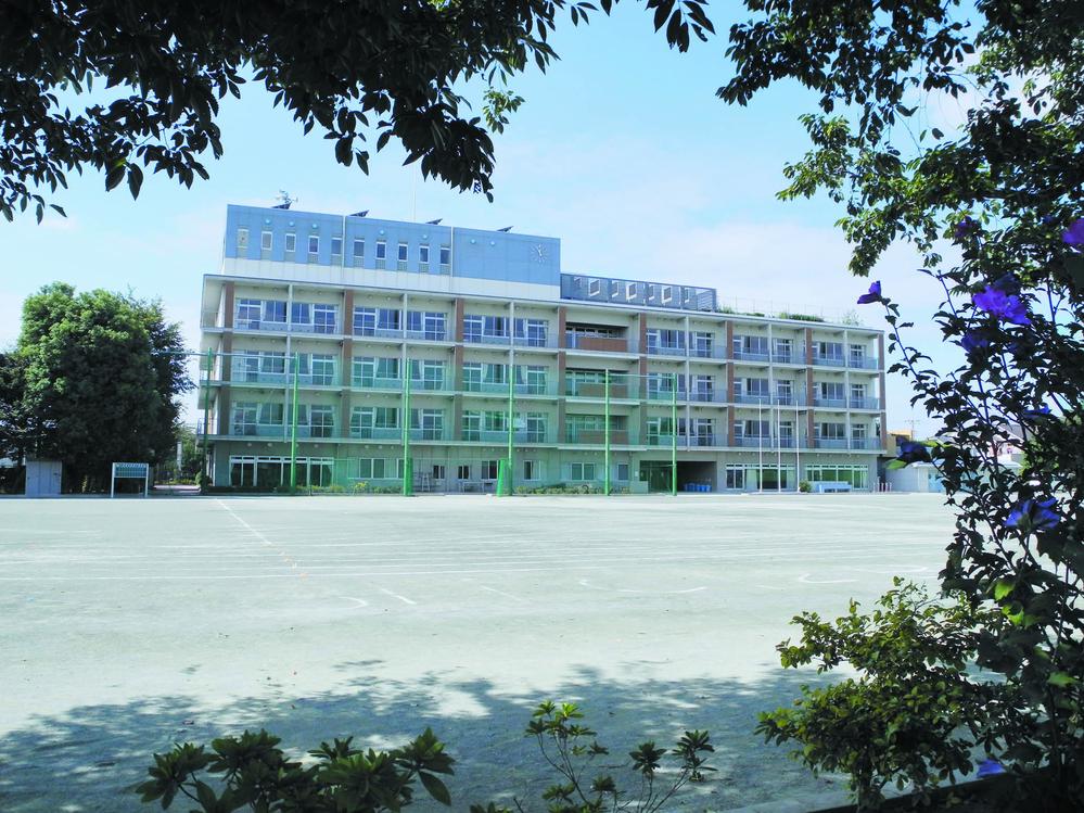 Junior high school. Mountain air until junior high school 330m