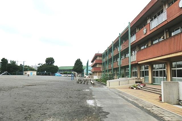 Primary school. Nishi Municipal Higashifushimi to elementary school 399m