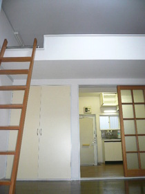 Living and room. Photo is the same type 102, Room photo