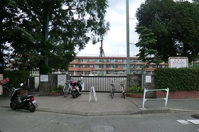 Primary school. Nishi Municipal Higashifushimi to elementary school 630m