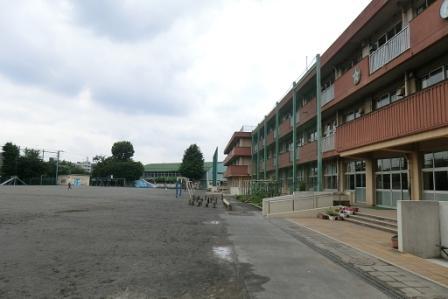 Primary school. Higashifushimi is wide elementary school of 200m ground up to elementary school
