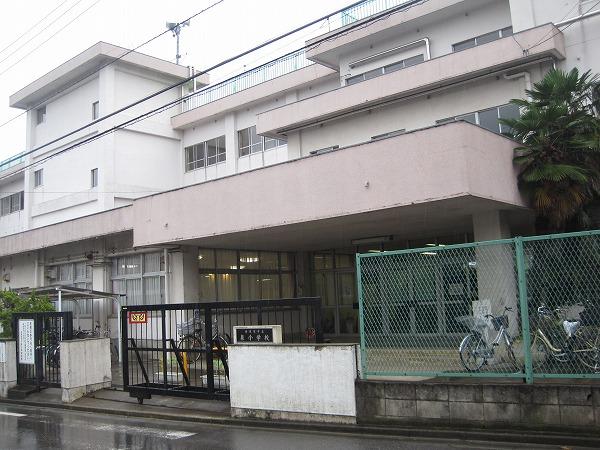 Primary school. Nishitokyo Tatsuizumi to elementary school 720m