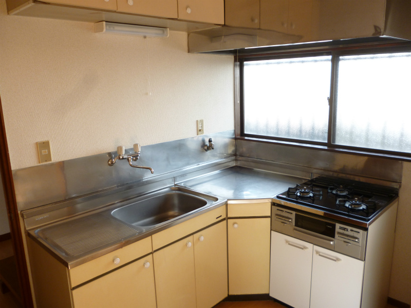 Kitchen. ☆ L-shaped kitchen 3-neck with gas stove