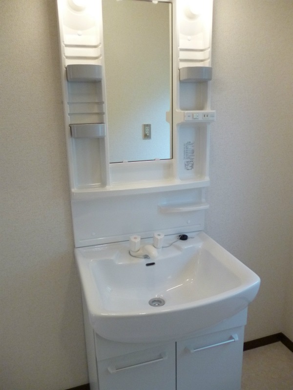 Other Equipment. ☆ Washstand new replaced.