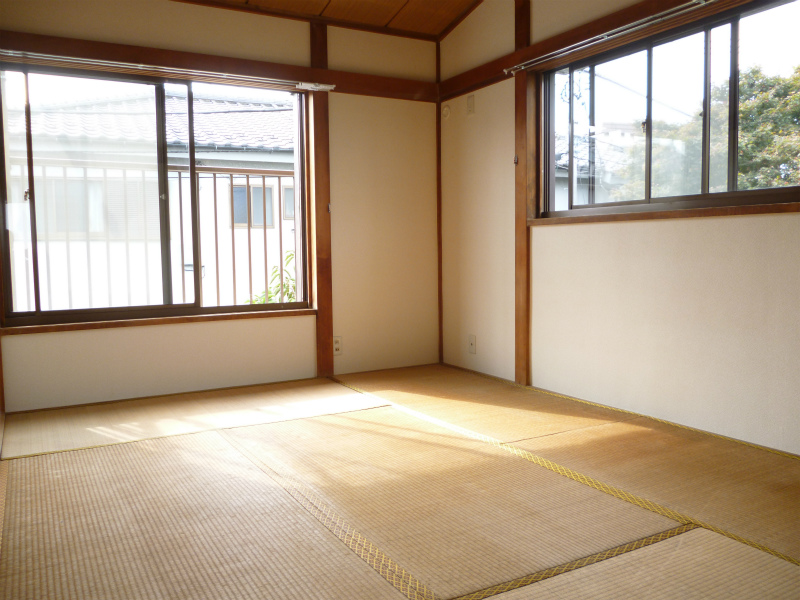Other room space. ☆ Second floor west Japanese-style room Per day is a good two-plane daylight.