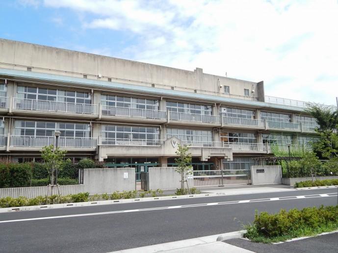 Junior high school. West Tokyo City Akiraho until junior high school 597m