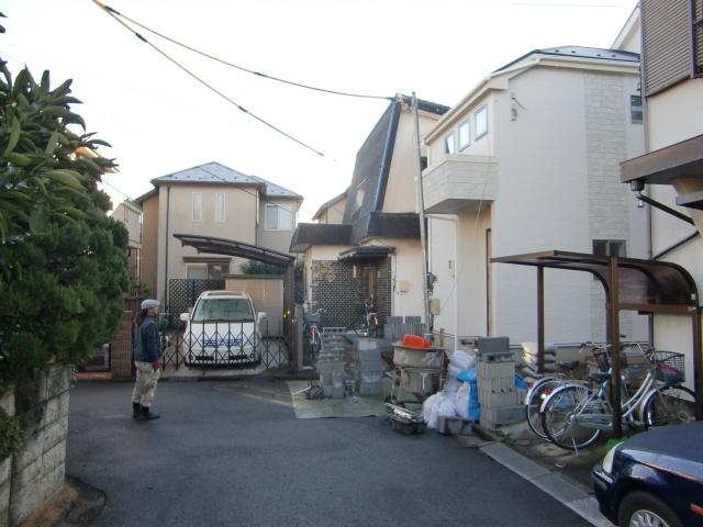 Local photos, including front road. Front road is 4.5m, Since it is just L-shaped portion, And out of the car is easy.