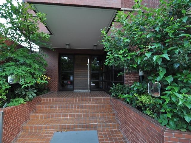Entrance. Bamuhaitsu Tanashi Entrance