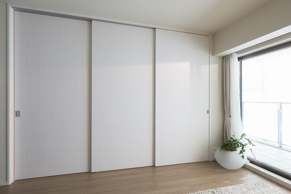 When you close the movable partition of the three sliding door, Western-style (3) can be used as a separate private room