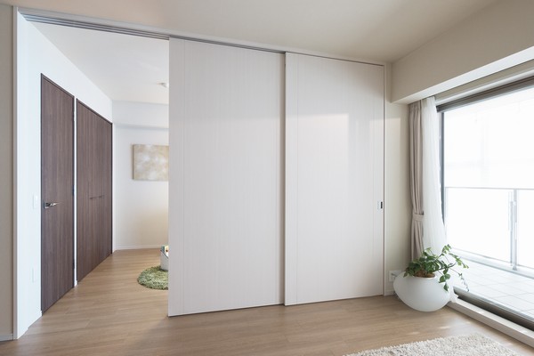 Movable partitions can also be opened only one of the left-hand side. This them if open part is transformed into a doorway