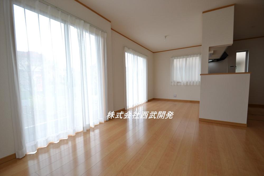 Same specifications photos (living). (D Building) same specification * Flooring, Wallpaper, etc. are subject to change.