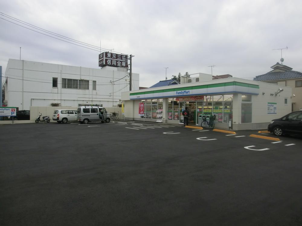 Convenience store. Family Mart Nishi Izumimachi 370m to shop