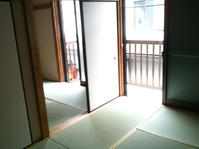 Other. Since the Japanese-style room is south-facing there is a two-room is the day preeminent. 