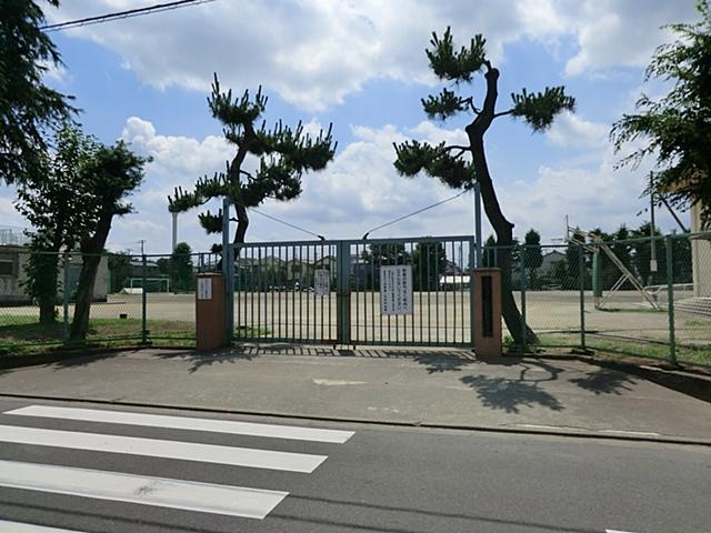 Junior high school. Nishi Municipal Tanashi 750m until the second junior high school