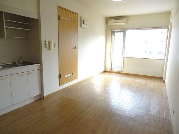 Living and room. Bright Western-style! Better view ☆