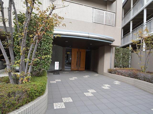 Entrance. Haiseresa Tanashi Garden House Entrance
