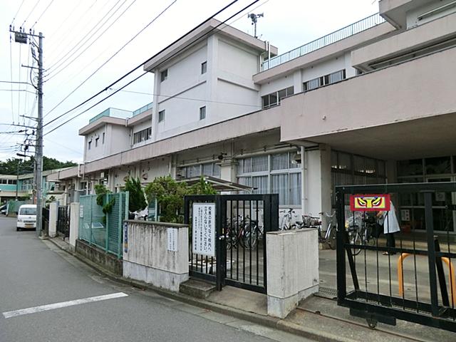 Primary school. 230m Izumi elementary school to Izumi elementary school