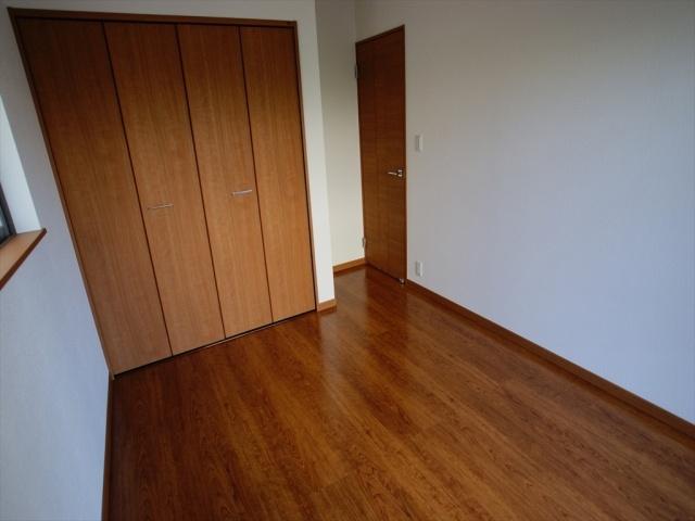 Non-living room. Warmth of wood friendly flooring