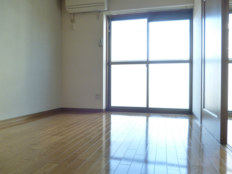 Other room space. ☆ East side Western-style, One side accent Cross adoption ☆
