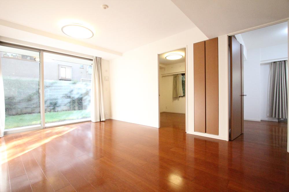 Living. Very bright room on the south-facing Also garden leisurely 29.67 sq m  ☆