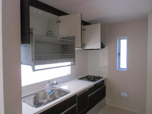 Same specifications photo (kitchen). It is a convenient lift down Wall storage.