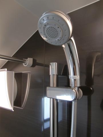 Bathroom. Bathroom shower, Popular Big nozzle type. Ease of use is different with the slide hook. 