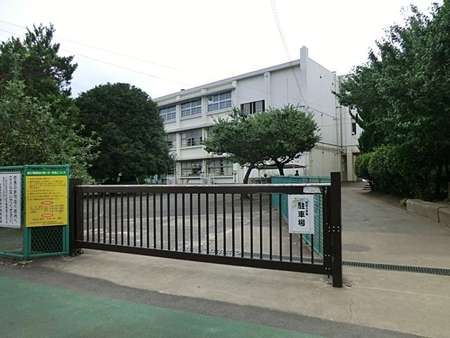 Primary school. Nishi Municipal Hoya to elementary school 1051m