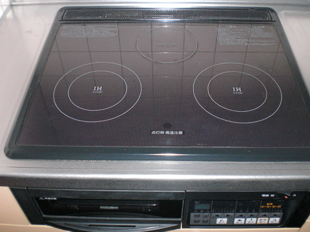 Kitchen. IH stove (three-necked)