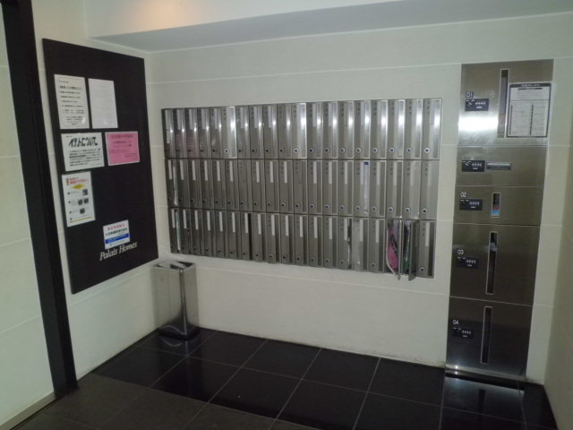 Entrance. ☆ Auto lock & courier BOX ☆